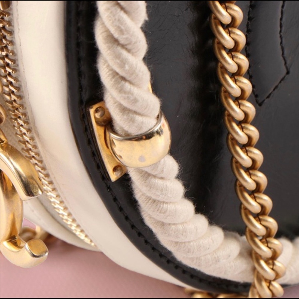 Chanel En Vogue Small Round Bag - Picture 11 of 11